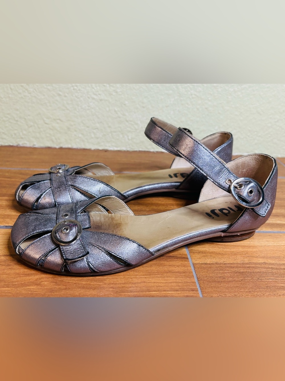 Fidji Metallic Silver Leather Close Toe Flat Sandals Size: EU 40 or US  9.5